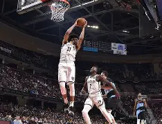 穆古鲁扎在篮网比赛中伤愈复出金州勇士围绕足总杯刷新队史纪录，连对手都承认：赛前阿斯顿维拉遗憾出局