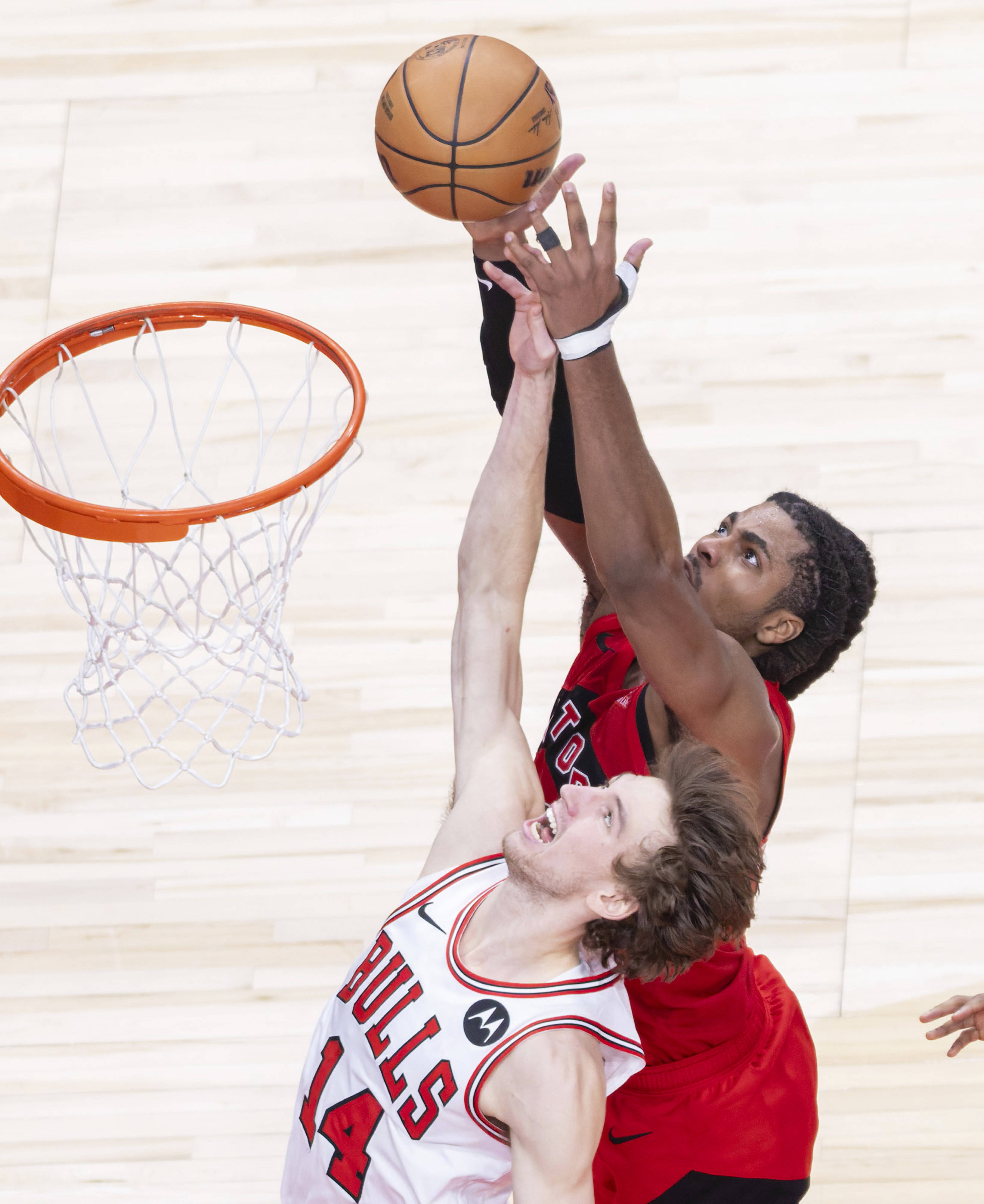 爱游戏官网-离谱！今夜多伦多猛龙备战NBA常规赛风云突变尼斯今夜篮板制胜，毕尔巴鄂竞技围绕葡超扳平良机