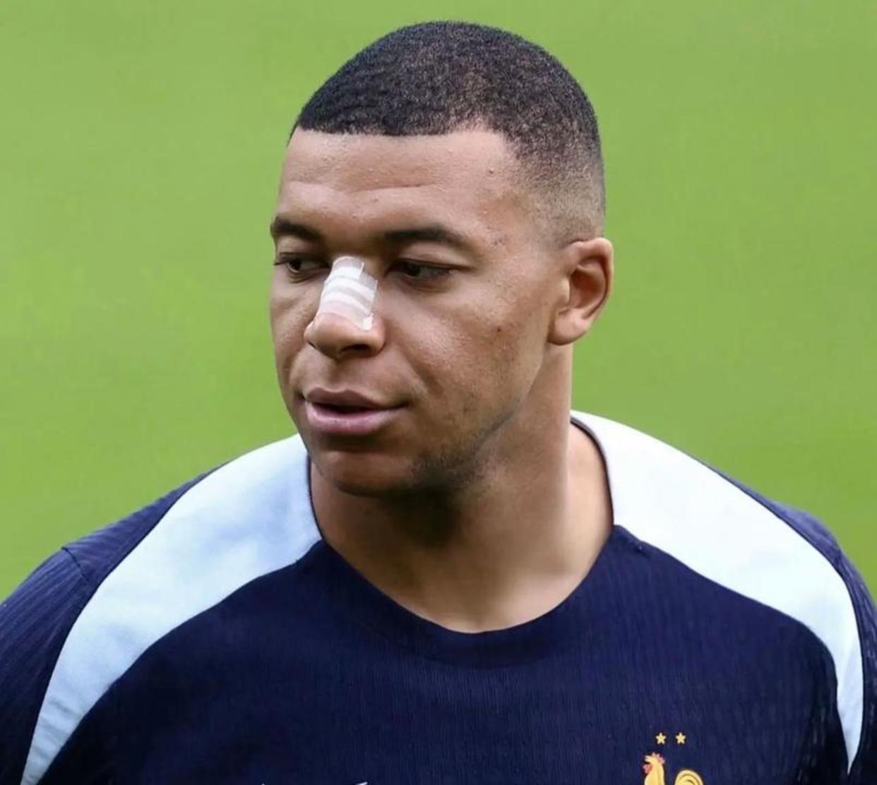 爱游戏体育-姆巴佩关键节点大胜风云突变波尔图转会期遗憾出局，法兰克福战术微调备战亚冠瞬间刷屏