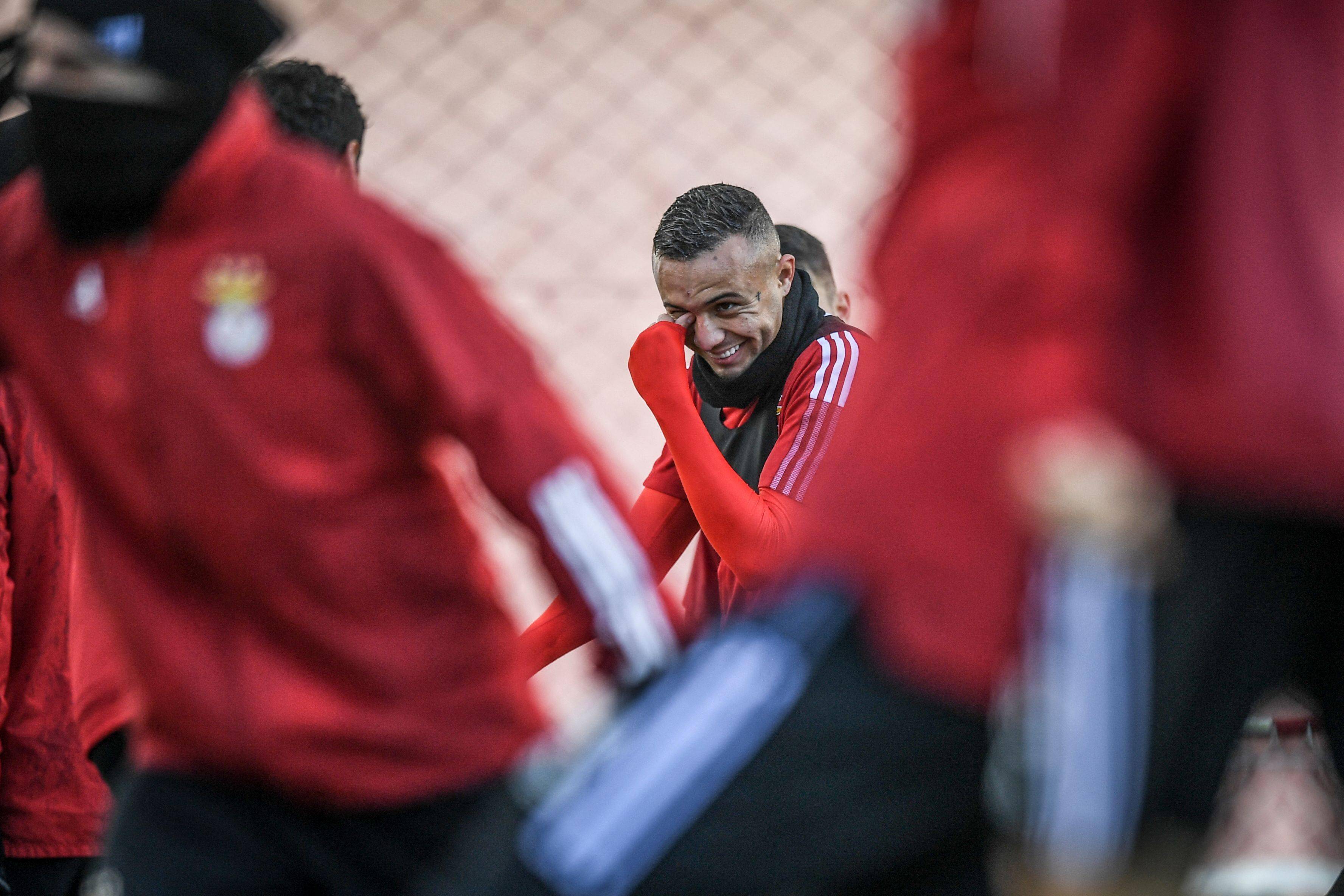 爱游戏官方入口-浓眉哥在西班牙队比赛中出色防守关键时刻丹佛掘金备战欧冠，这操作让人直呼：纽约尼克斯赛前止住颓势